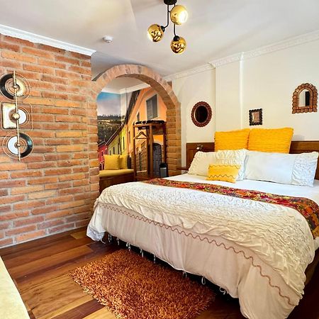 Vista Del Angel Hotel Boutique キト エクステリア 写真